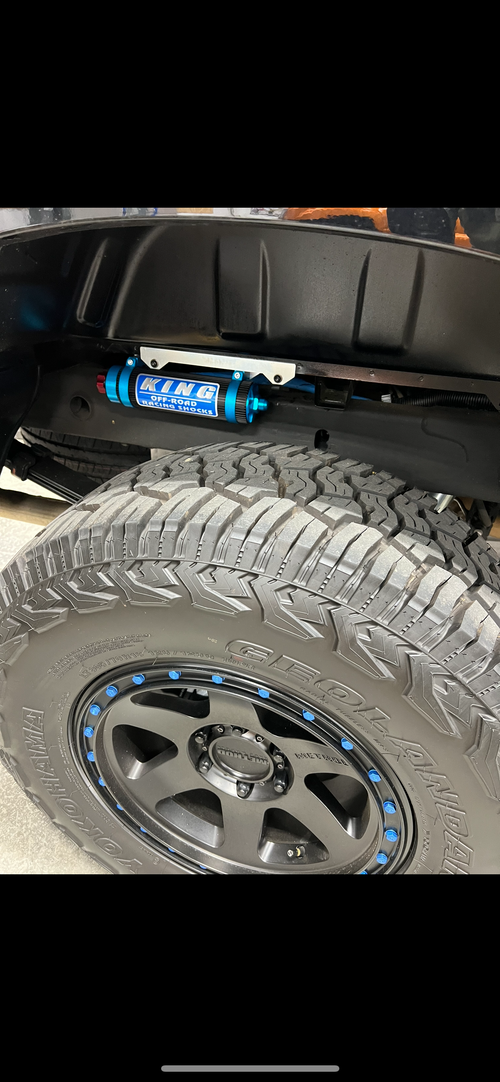 2019 + KRS 25001-174a (Front) KRS 25001-175a (Rear) Silverado/Sierra 1500 2019 Front Coilovers + Rear 2.5 Remote Reservoir Shocks