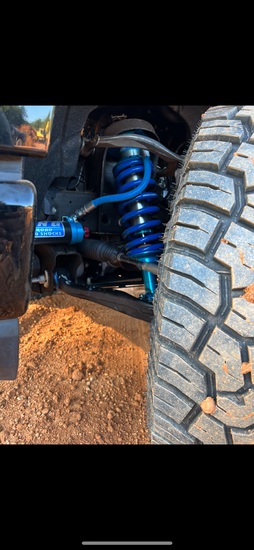 2019 + KRS 25001-174a (Front) KRS 25001-175a (Rear) Silverado/Sierra 1500 2019 Front Coilovers + Rear 2.5 Remote Reservoir Shocks